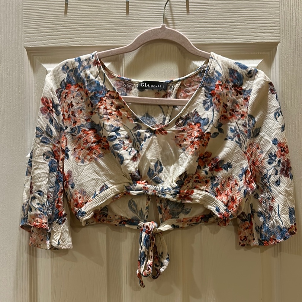 GIA Monae crop style floral print top